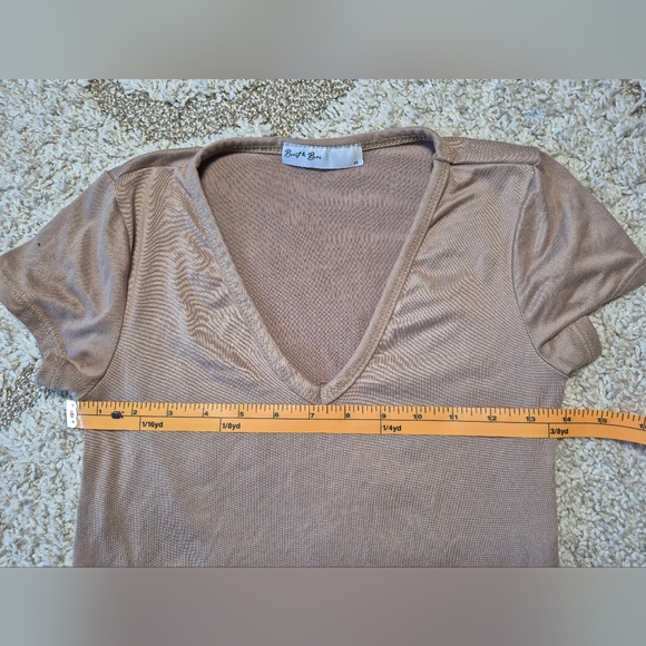 Brit And Bri XS V neck Tee Stretchy - Picture 5 of 8